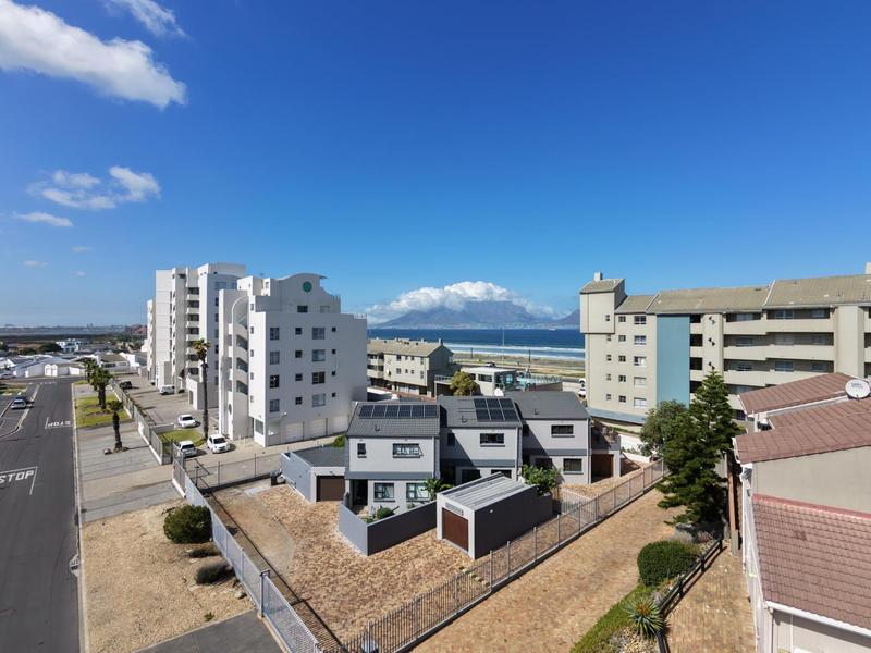 3 Bedroom Property for Sale in Bloubergrant Western Cape